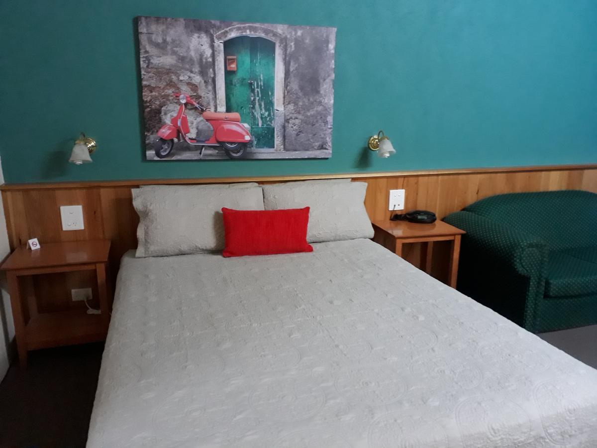 Moe Motor Inn - Contactless 24 Hour Checkinn Available Εξωτερικό φωτογραφία
