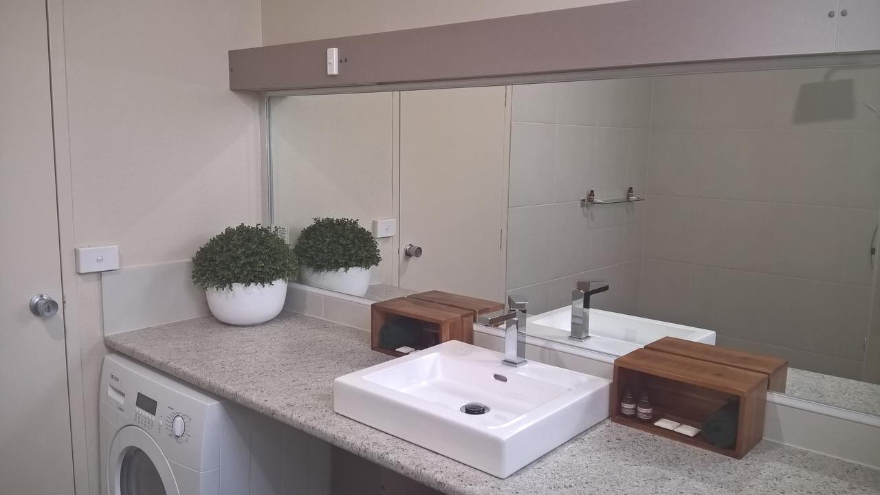 Moe Motor Inn - Contactless 24 Hour Checkinn Available Δωμάτιο φωτογραφία