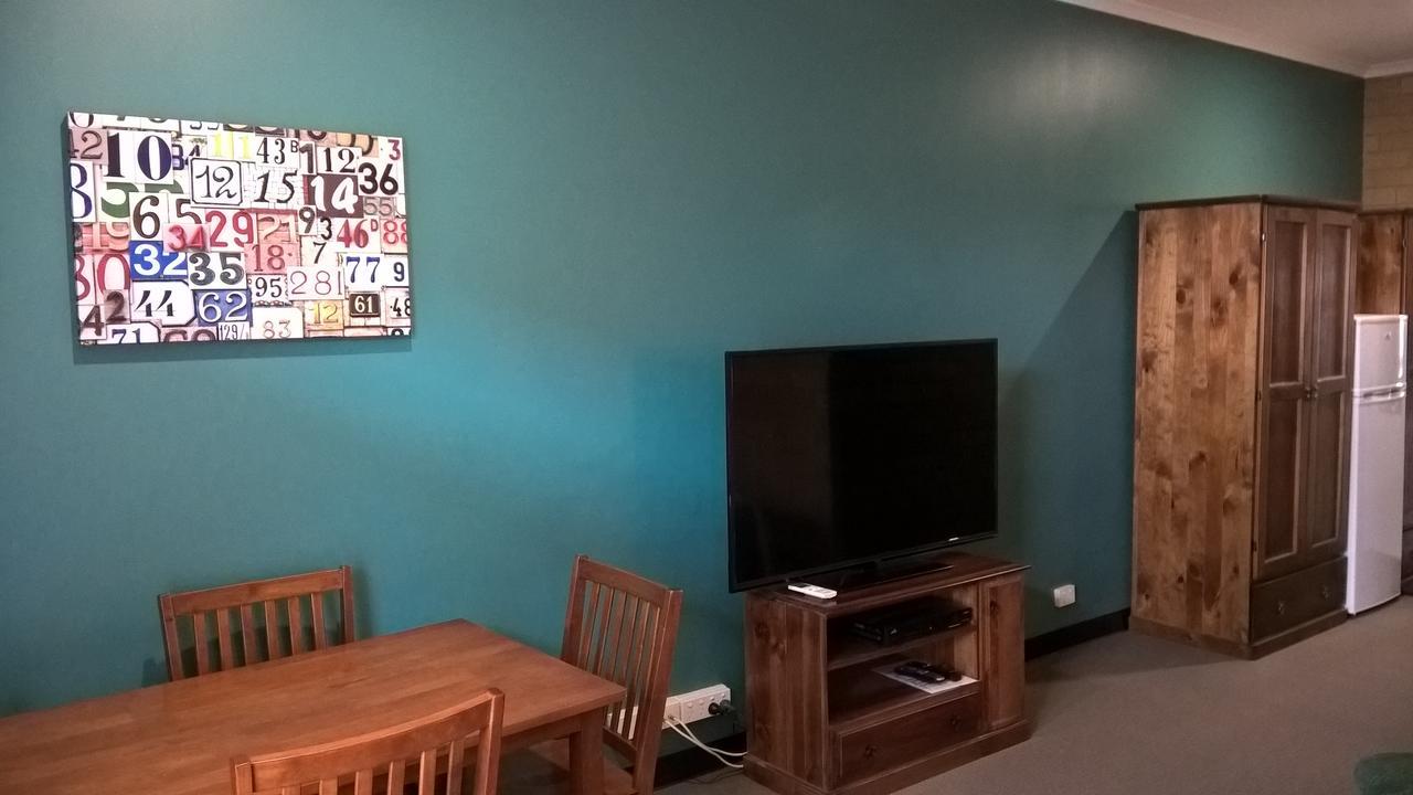 Moe Motor Inn - Contactless 24 Hour Checkinn Available Δωμάτιο φωτογραφία